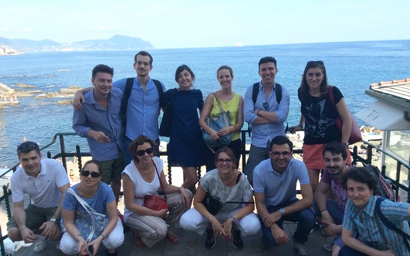 Squadra in posa sul mare a Boccadasse, Genova