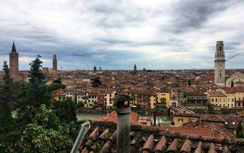 I tetti di Verona dal Belvedere, con la Torre dei Lamberti e il campanile del Duomo